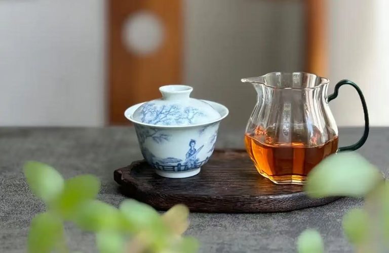 Top 11 Teas to Drink in Autumn for Health: Are You Choosing Wisely?