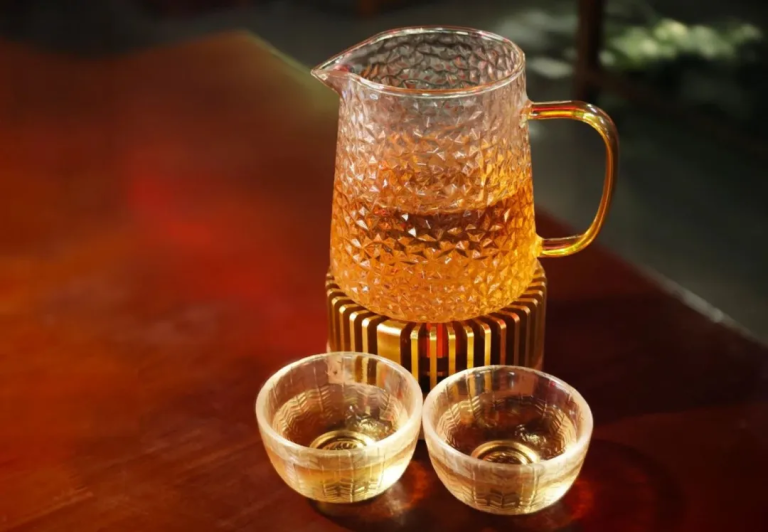 What’s Different About Long-Term Tea Drinkers? The brains of people who drank enough tea for 3 cups a day changed!